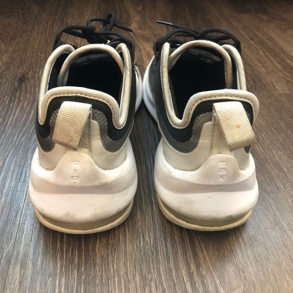 Nike Air Max Axis Black/White/Red Sneakers - Picture 4 of 8